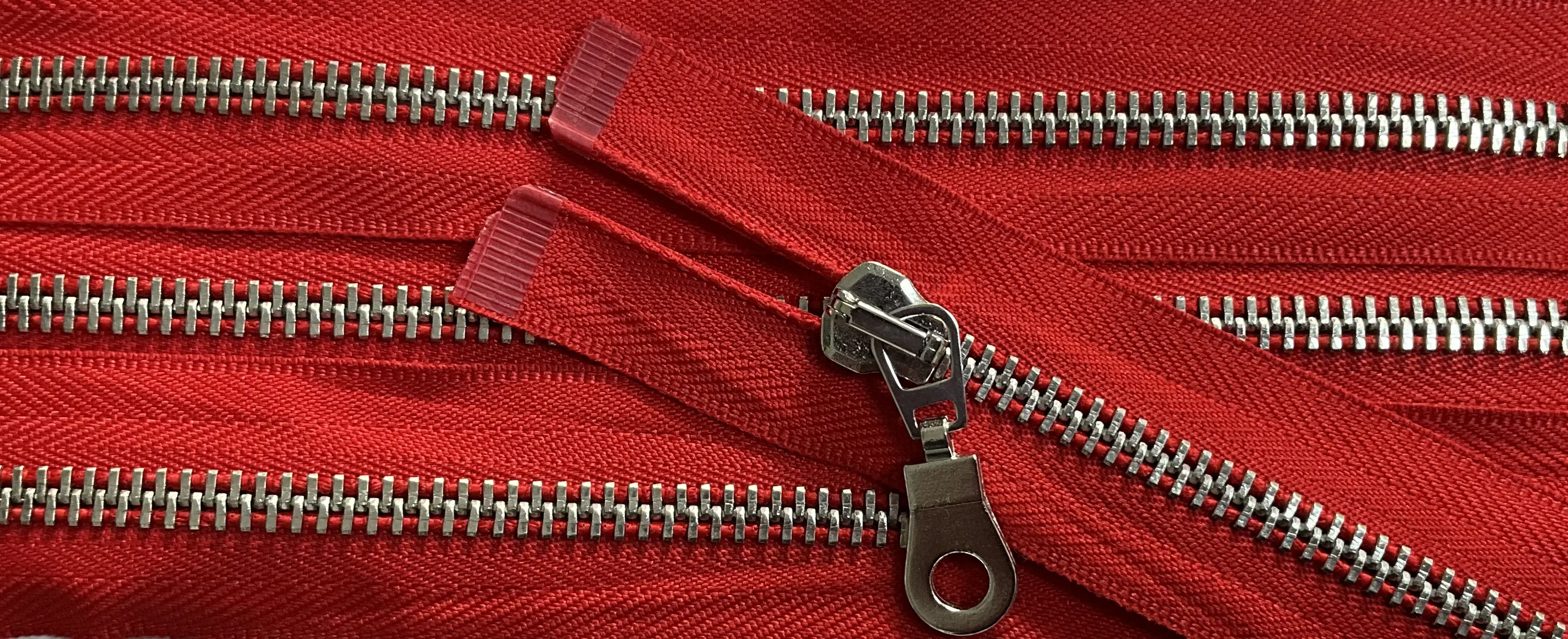 Reißverschluss rot, 060 cm Metall teilbar
