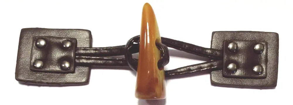 Knebelverschluß dunkelbraun  Kunstleder 150 mm x 30 mm
