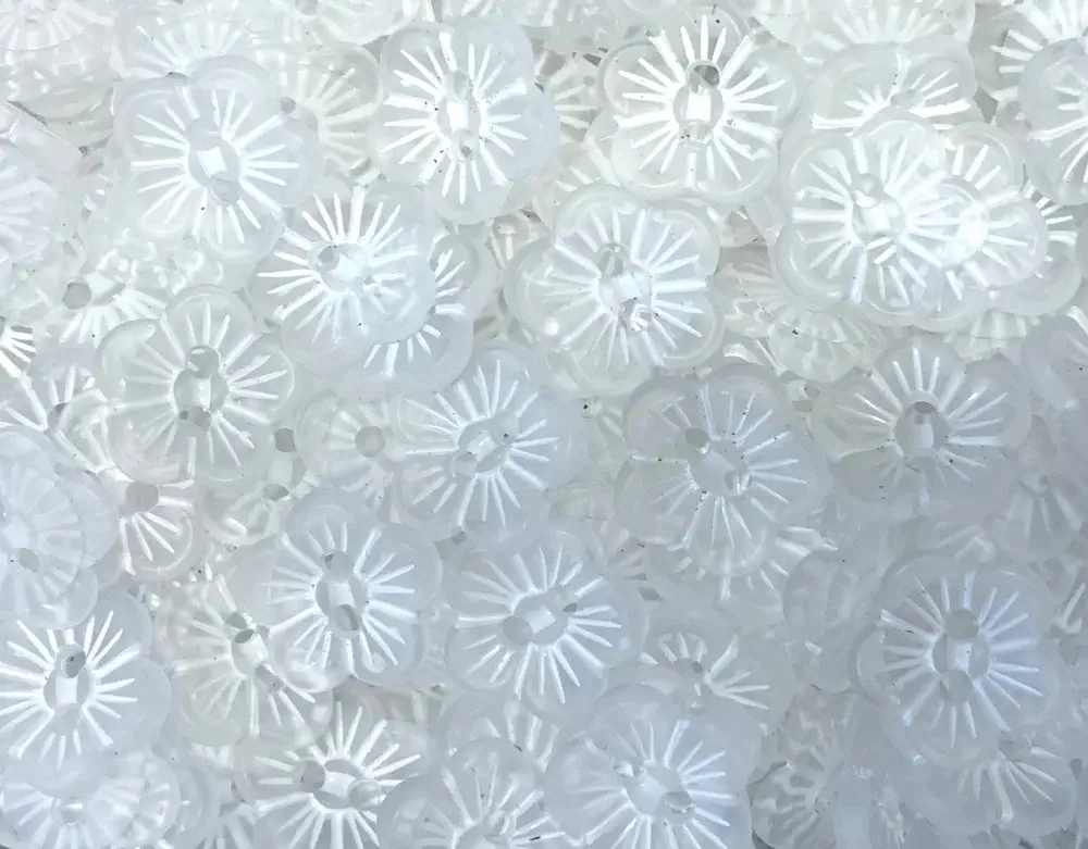 30 Knöpfe 13 mm weiß "kleines Blümchen"