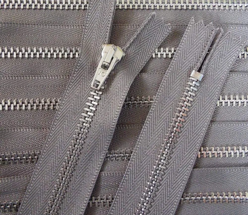 Reißverschluss grau steingrau , 014 cm Metall nicht teilbar 4 mm Kette R