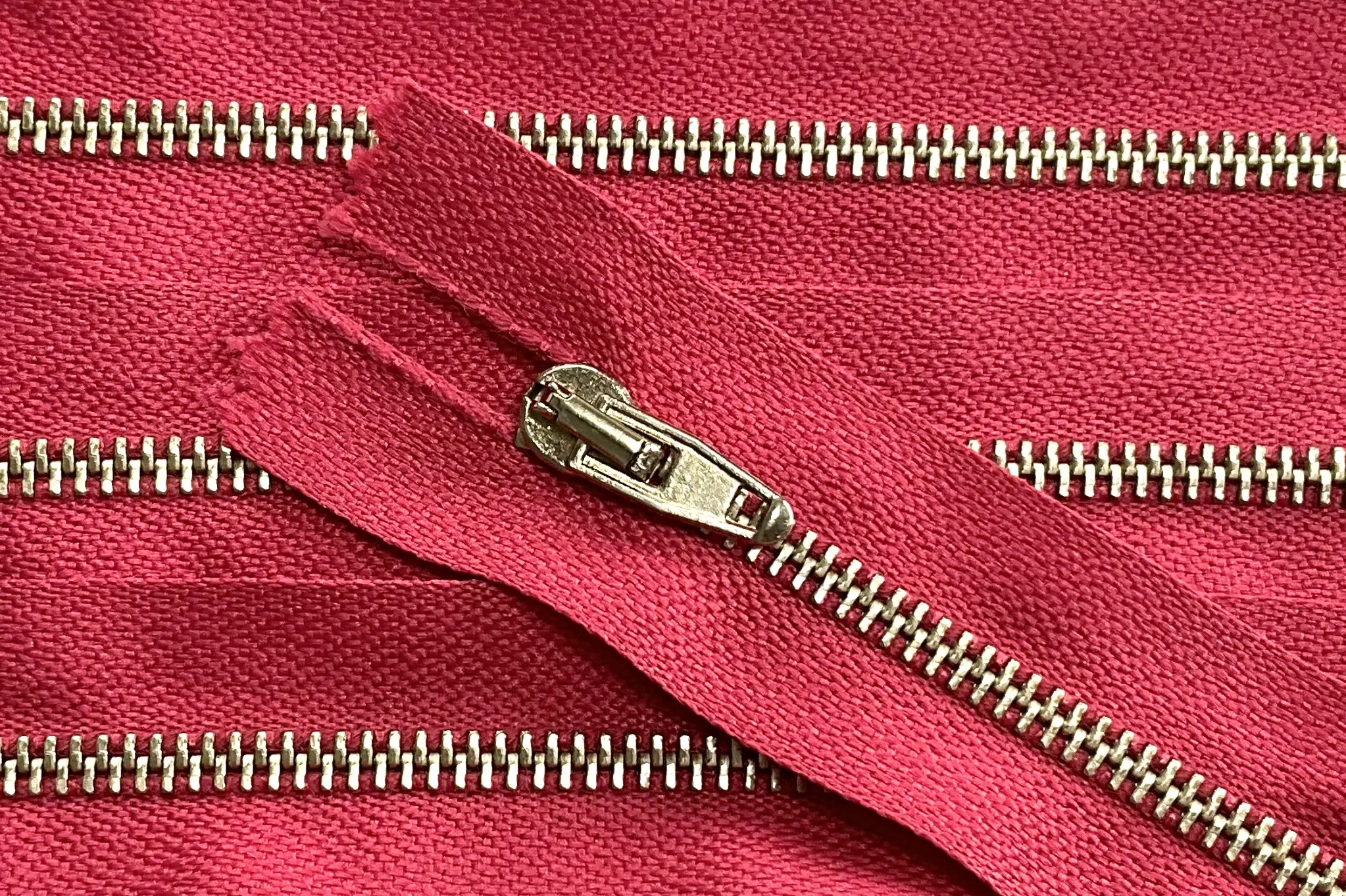 Reißverschluss rot beere, 012 cm Metall nicht teilbar 4 mm Kette R