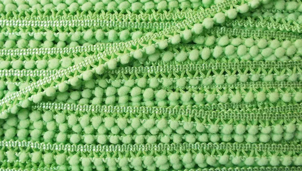Pomponborte  10 mm zart grün