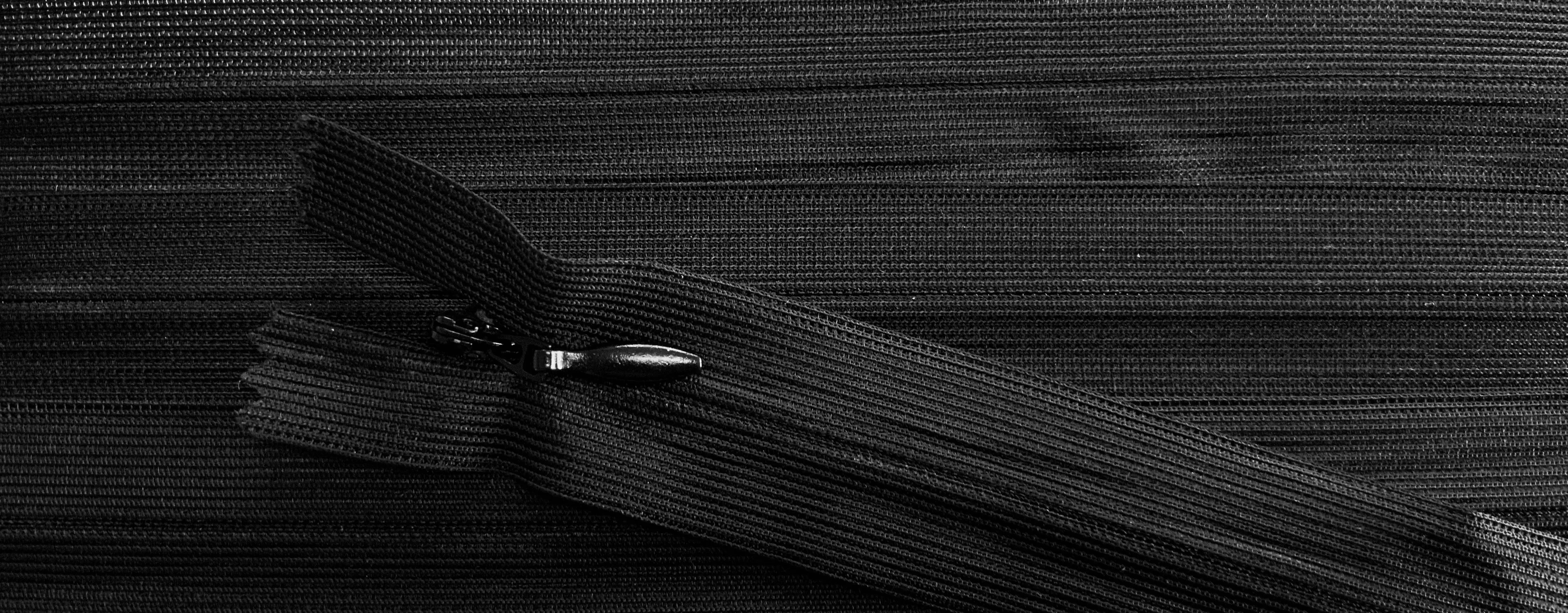 Reißverschluss schwarz, 60 cm Kunststoff nahtverdeckt