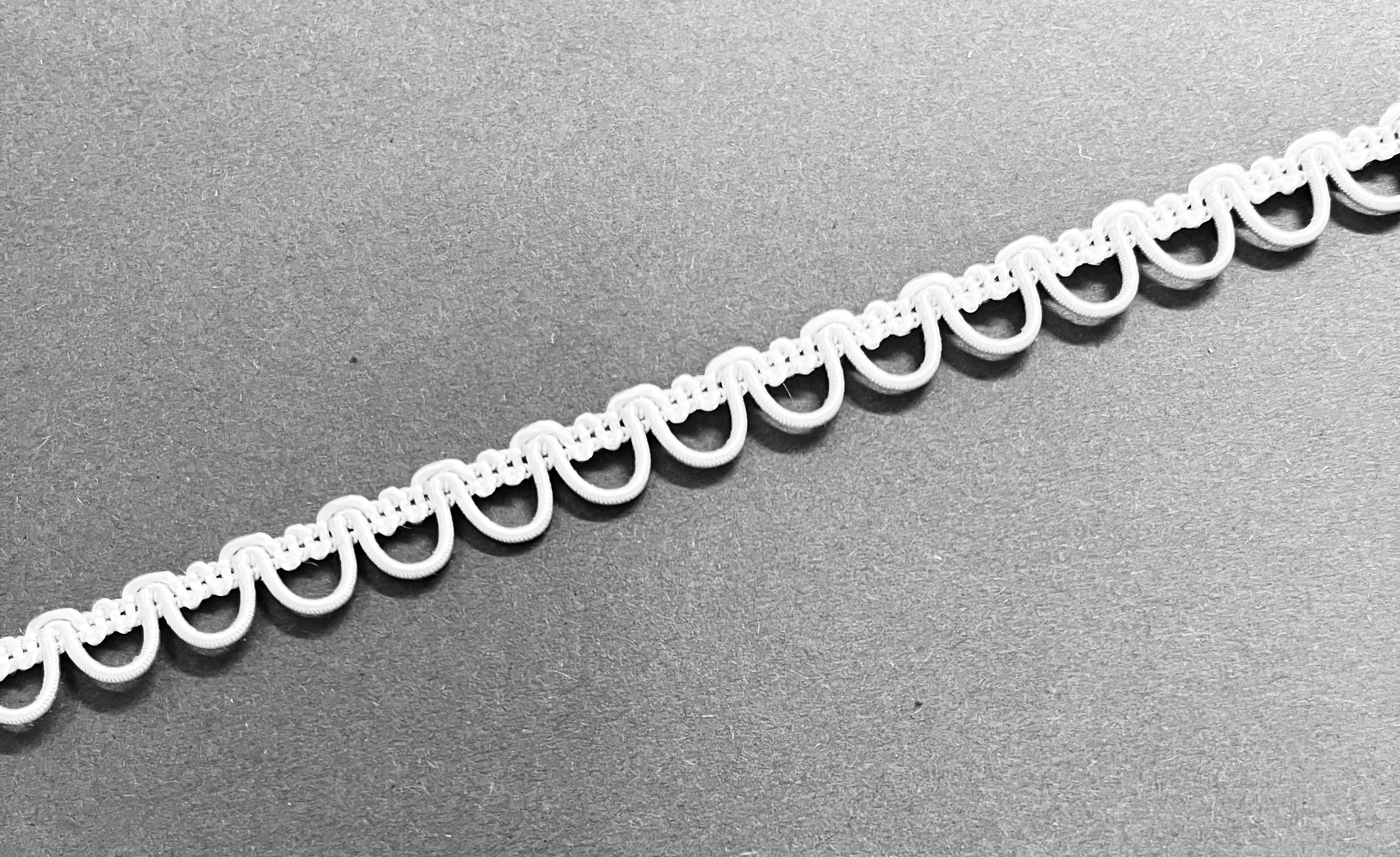 Band/Borte mit Gummischlaufen/ Gummiösen elastisch weiß 9mm