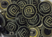 Knopf 23 mm schwarz beige Knopf 23 mm schwarz beige