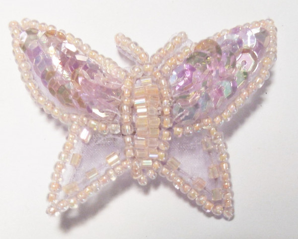 Applikation Schmetterling, zart violett mit Pailletten und Perlen zum Anstecken 55 x 40 mm
