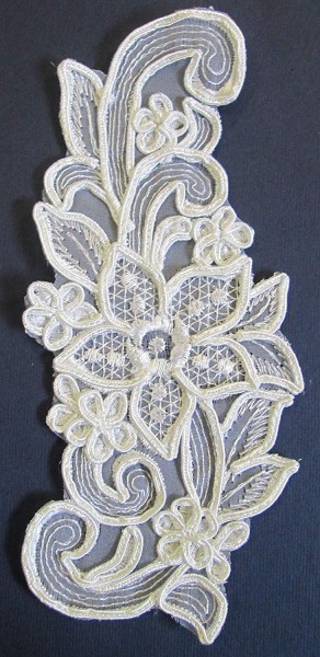 Edle Spitzen Applikation weiß, Soutache auf Organza 7 cm x 17 cm