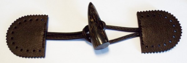 Knebelverschluß, mit dunkel braunem Knopf 170 mm x 45 mm (dunkel braun)